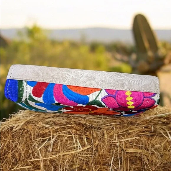 Artisanal Wallet, Embroidered Wallet, Handcrafted in Mexico, Women’s Wallet, New - Picture 3 of 6